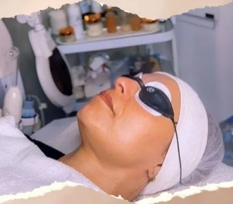 Soin du visage sous lampe, lunettes de protection